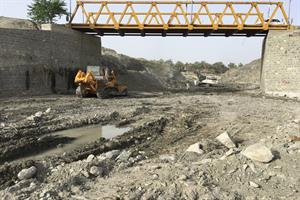 احداث پل ورودی نیکشهر